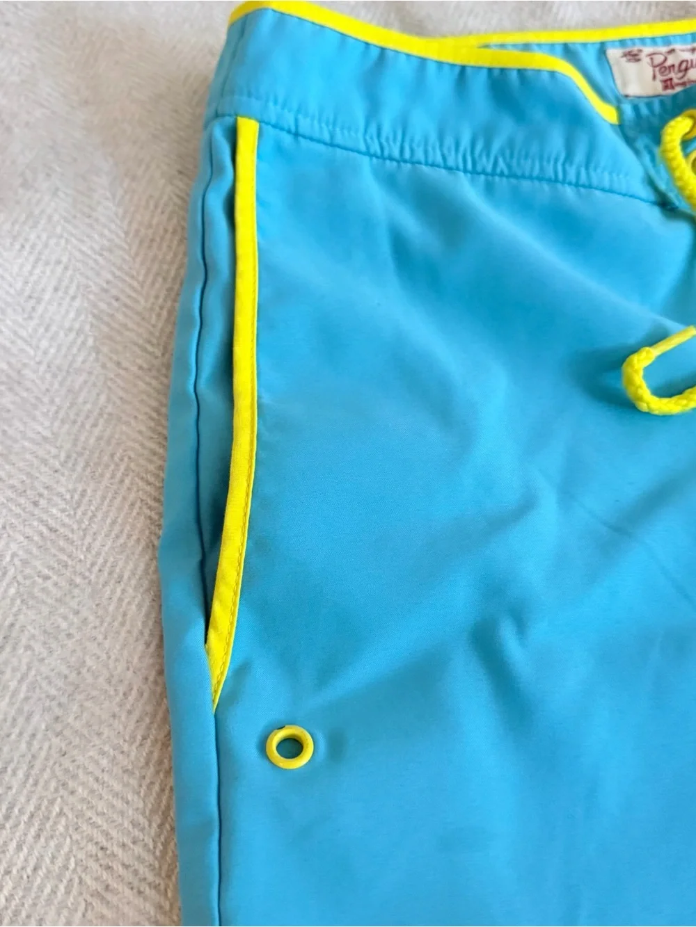 Penguin By Munsingwear Iconic Earl Retro Mens Volley Swim Trunks 30 Aqua Yellow